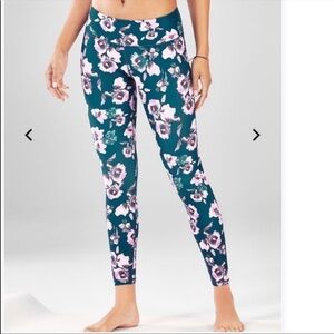 NWT NEW Fabletics Salar Printed PowerHold 7/8 Euphoria floral blue yoga size XS